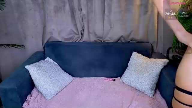 top_trend on Chaturbate — webcam stream from 2026-07-23 19:48