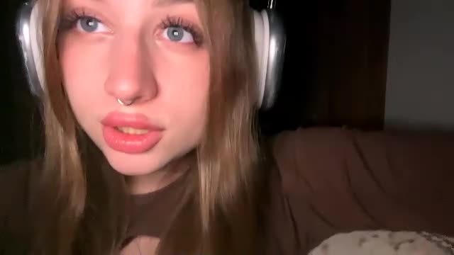 twilatompson | cam show video | 2026-10-06 16:44