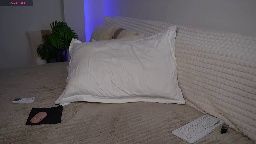urblonde001's online cam show from 2026-07-15 22:52