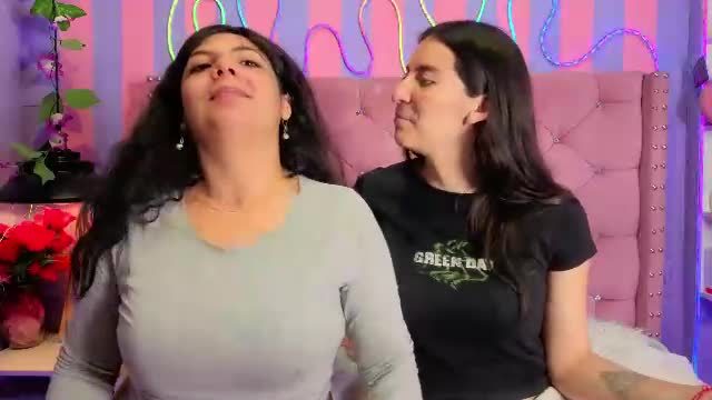valkiria_and_dione — 32 min cam show replay on Chaturbate