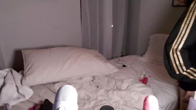 vietwhhore · live cam session · 37 min · 2023-03-31 08:10