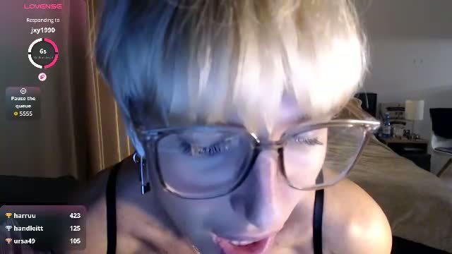 vivica_coke recorded webcam show via Chaturbate 2026-10-05 23:08