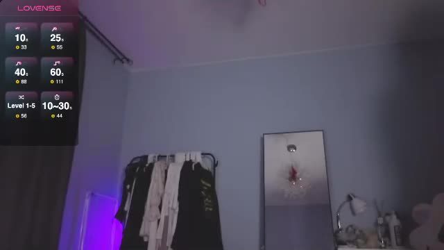 w33d7 — cam show replay, 2026-10-19 23:48 · Chaturbate