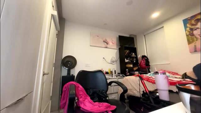 yungfemslut: live webcam show, Chaturbate, 2026-05-22 07:17