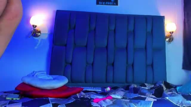 zoe_axel1 · Chaturbate cam show replay · 2026-08-15 01:04