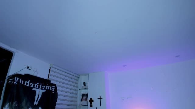 live cam session — zombieeporcelainex live on Chaturbate
